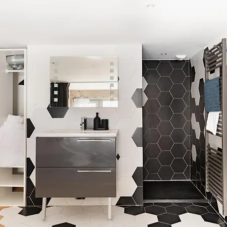Hypercentre Tram Design Apartment