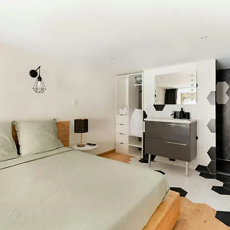 Apartment Hypercentre Tram Design
